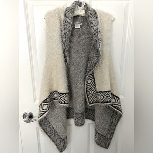Just Jamie - Womens Poncho Shawl Knit / Colors Cream , Gray & Black / One Size